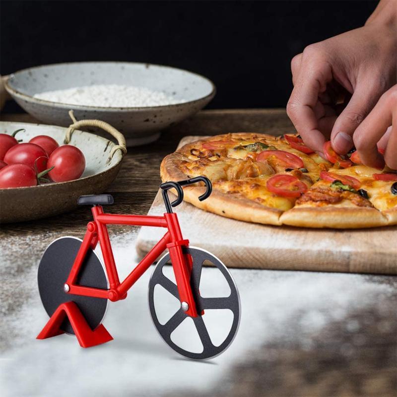 Pizzaschneider mit Fahrradrolle